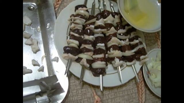 Шашлык из говяжей печени . Beef liver shashlik . Bean soup with tomato . Bean soup смотреть онлайн