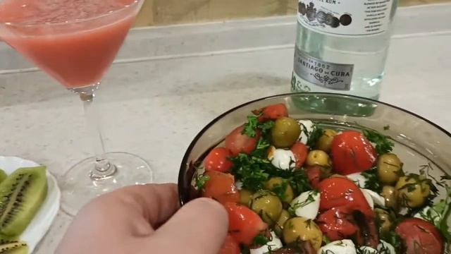 Два коктейля с ромом Бакарди смотреть онлайн