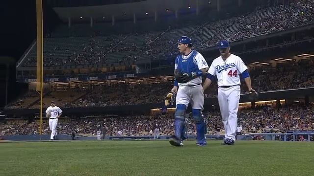 Dodgers turn 1-2-3 double play to escape jam смотреть онлайн