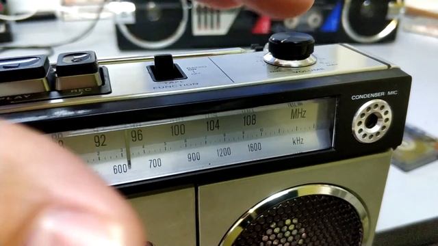 Sanyo M1700F смотреть онлайн