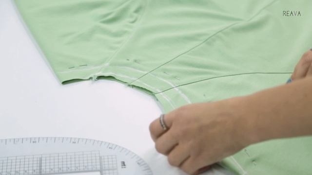 МАСТЕР-КЛАСС? «Обработка горловины в свитшоте» смотреть онлайн