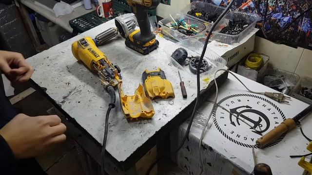 DeWalt Ремонт УШМ болгарка замена Якоря смотреть онлайн