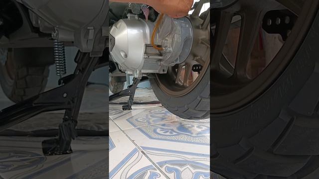 ADV 160 Change Oil And Gear Oil With Honda Fully Synthetic Oil After 1,500km (Long Rides)