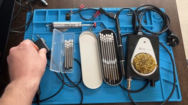 Size Comparison Between GVDA GD300 And Quecoo/KSGER T12-959 Soldering Iron/station.