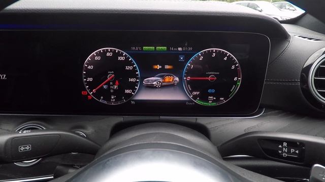 Mercedes-Benz E300 de | EQ Power plug-in-hybrid Driving Review смотреть онлайн
