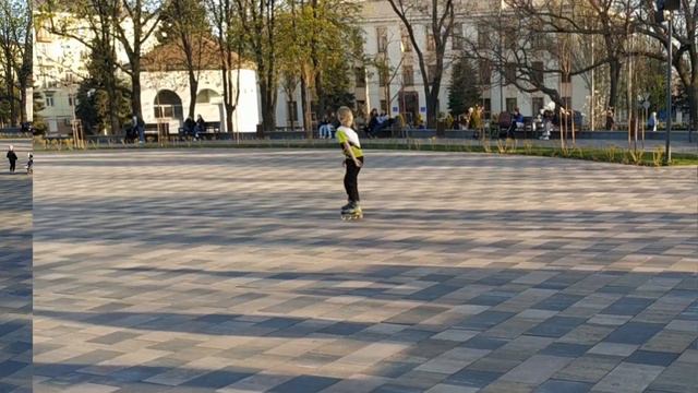Мариуполь Ожили фонтаны! Театральный сквер 30.04.2021 смотреть онлайн