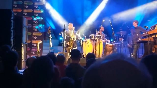 Chris Potter with Snarky Puppy - Lingus (AUDIO RECORDED DIRECTLY FROM MIXER AND MULTICAMERA SHOOT) смотреть онлайн