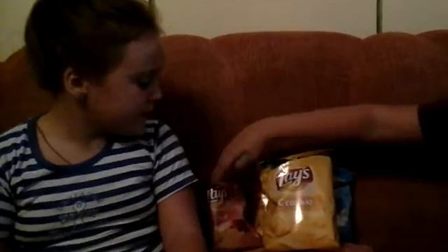 Челендж чипсы ((((((Объелись чипсами!!!!! (((((((Прикольное видео для детей))))))))) смотреть онлайн