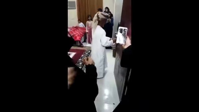 80 летний старик женится на 12 летней девочке смотреть онлайн