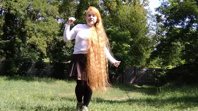 Златовласка . Очень длинные волосы. Золотая