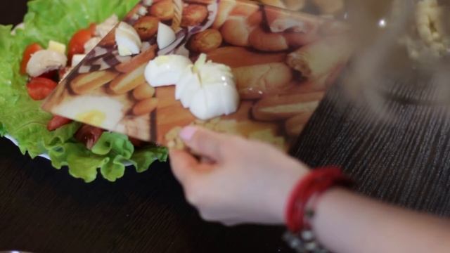 Вкусный салат цезарь. Простой рецепт, способ приготовления.