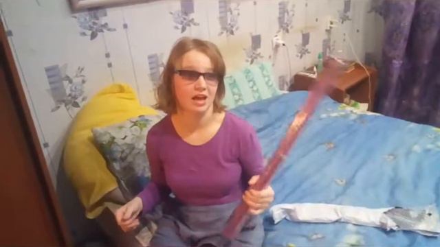 Пришло 2 посылкии жена открывает их. Одна из них ей очень понравилась. смотреть онлайн