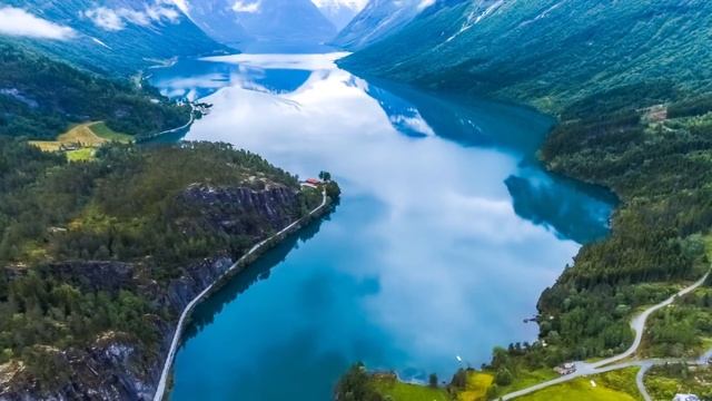 Браток начал закатывать в бетон невесту за измену с ментом, а через минуту стоял на коленях, узнав. смотреть онлайн
