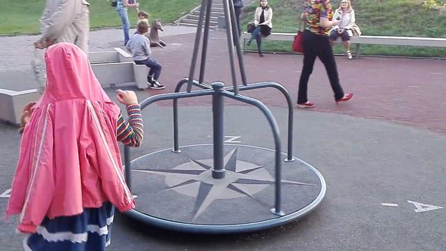 Дети у Домского собора в Риге смотреть онлайн