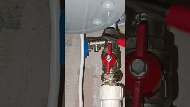 Течет предохранительный клапан??? Течет клапан водонагревателя..... смотреть онлайн