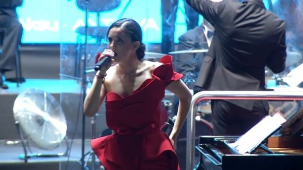 BURAK YETER & KARSU - TUESDAY