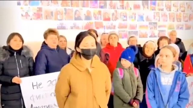 В городе Есик Алматинской области прошла акция протеста против закрытия бесплатных кружков смотреть онлайн