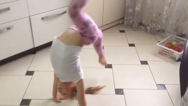 Внучка Кристина , занимается гимнастикой !! смотреть онлайн
