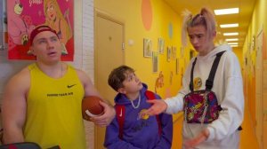 ЧУЖОЙ В КАМПУСЕ!!! ТЕННИСИСТКИ ОЧЕНЬ ХОТЯТ ДРУЖИТ С АМИНОЙ! ХИТРЫЙ ПЛАН НОВЕНЬКИХ!