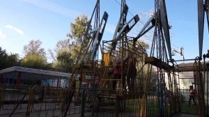 Я в Парке Ветеранах на клетке катаюсь