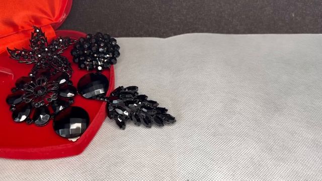 207. Total black. Распаковка винтажных украшений. смотреть онлайн