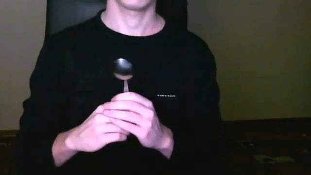 Самый известный фокус - Сгибаем ложку смотреть онлайн