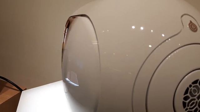 Devialet Phantom Gold - EXTREME BASS TEST, CLOSEUP SUBWOOFER, WAVES. смотреть онлайн