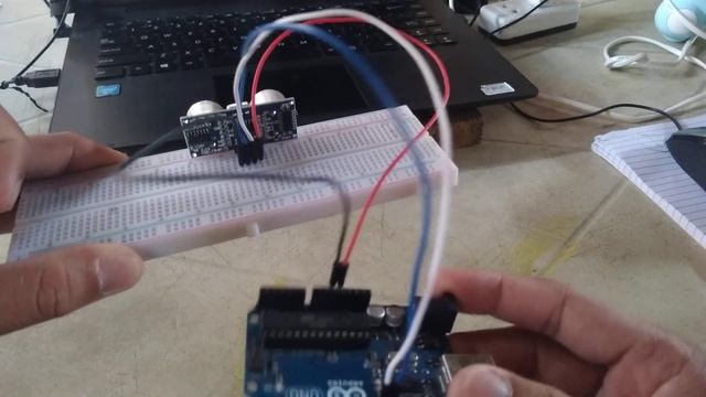Arduino Tutorial - Ultrasonic Sensor (HC-SR04) смотреть онлайн
