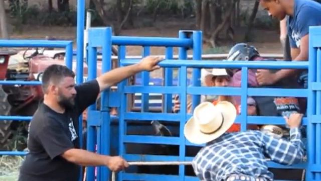 PINSON JULY 15,2012 OMBR BULL RIDING JACKPOT смотреть онлайн