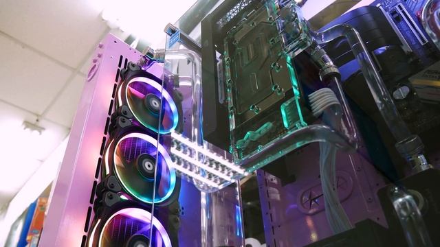 We Went PC Shopping in Taiwan's Guang Hua Digital Plaza смотреть онлайн