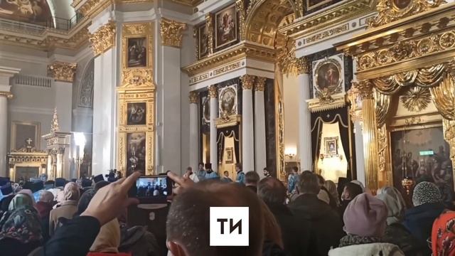 В воссозданном соборе началась праздничная служба в честь Казанской иконы Божией Матери