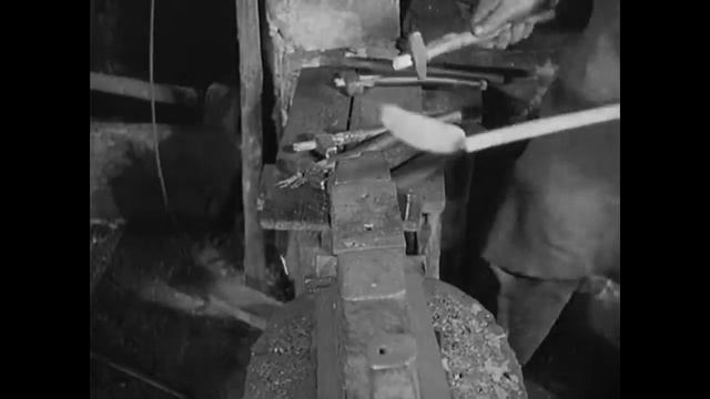 Ручная ковка гвоздей и подков для крупного рогатого скота. 1923 г . смотреть онлайн