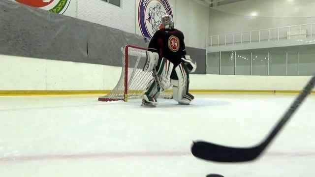 ловля шайбы с ближнего пятака с наклоном корпуса. смотреть онлайн