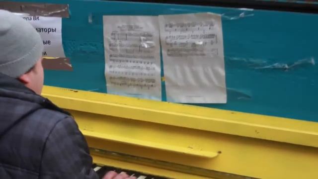 Пианисты-аматоры, объединённые Майданом "We are the champions" смотреть онлайн