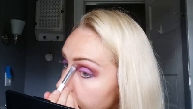 Disney's FROZEN ELSA Makeup Tutorial смотреть онлайн