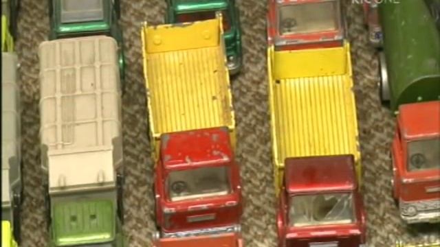 Martins Huge toy Collection, Corgi, dinky and more смотреть онлайн