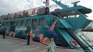 подготовка теплохода Персей к отправлению и сама отправление теплохода на очередную речную прогулку