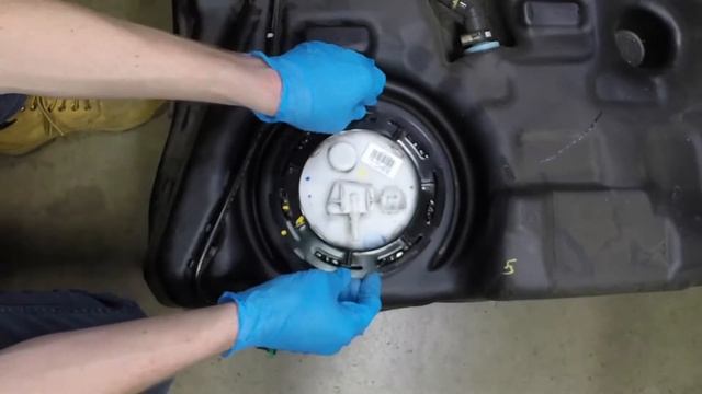 How to Replace the fuel pump on the Ford Escape 2001 - 2017 смотреть онлайн
