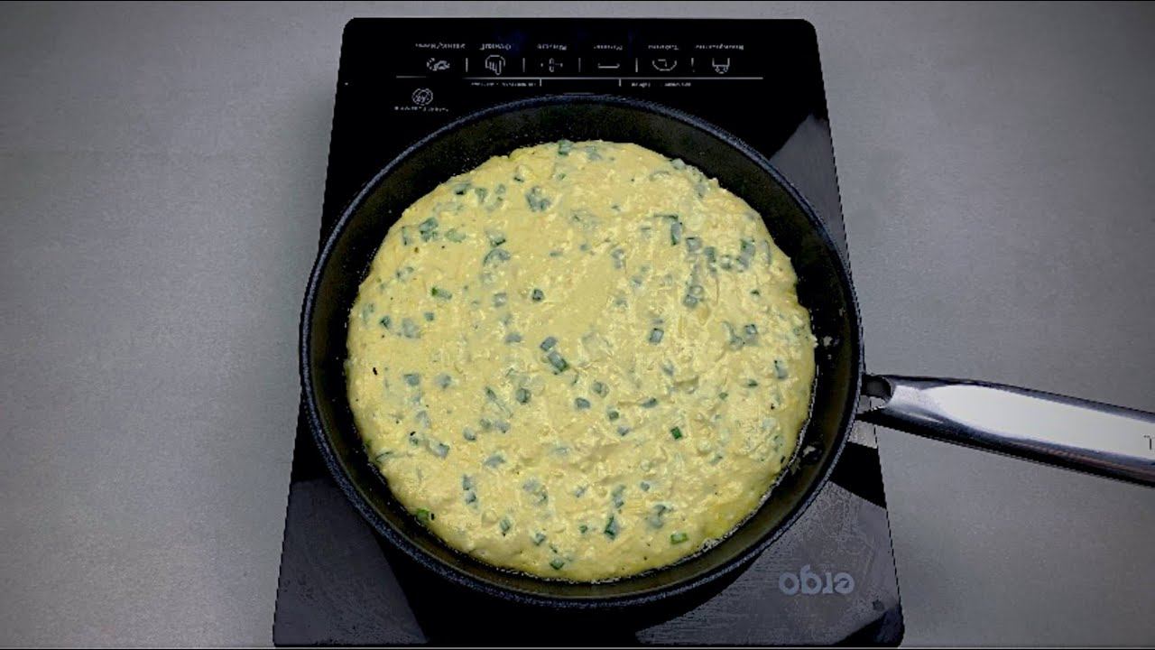 10 минут и ВКУСНЫЙ ЗАВТРАК готов! Сырная запеканка на сковороде смотреть онлайн