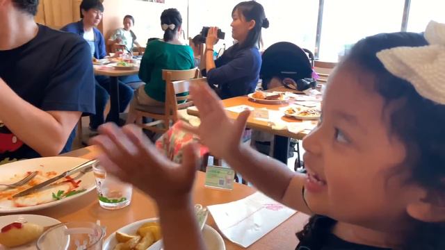 TOUR QUARTO DO HOTEL | RESTAURANTE + COMPRINHAS |Erica Suguimoto смотреть онлайн