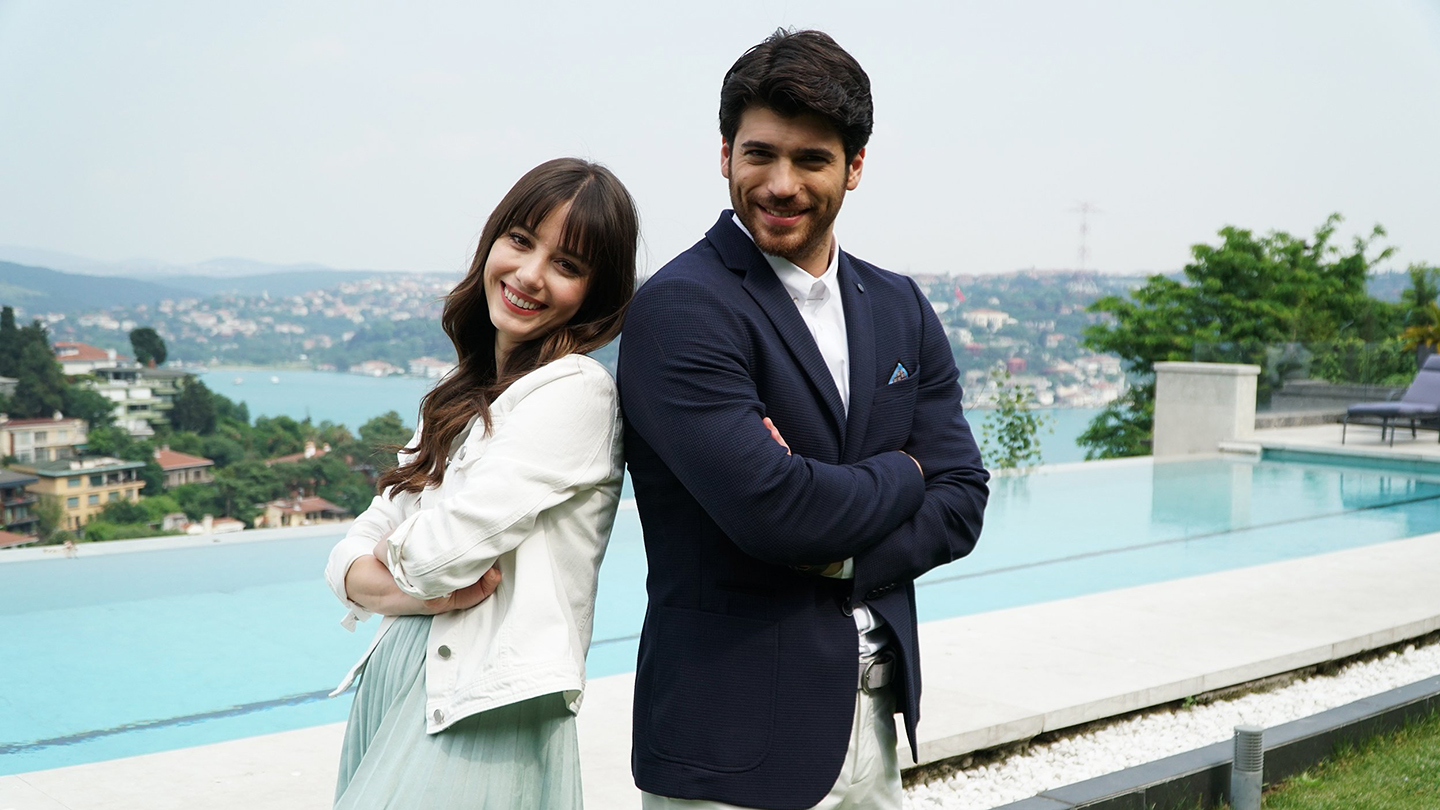 Романтичная премьера | Полнолуние | пн-чт 18:30 смотреть онлайн