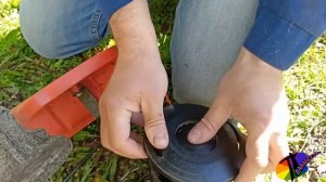 Как поменять леску на триммере Stihl FS 55 . Снимаем и разбираем катушку.