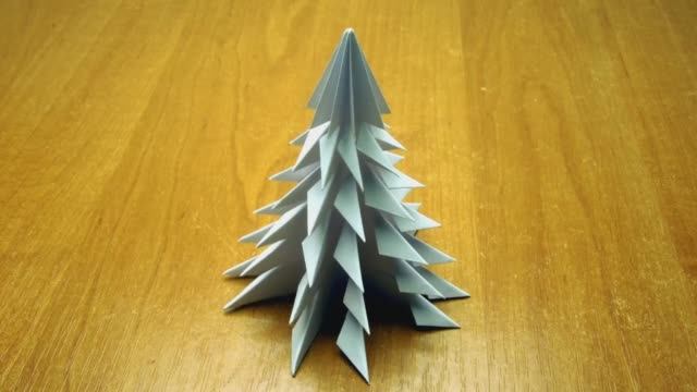 Как сделать 3D ёлочку из бумаги..mp4 смотреть онлайн