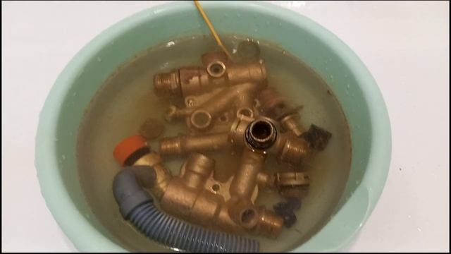 Тест Сульфаминовая кислота на запчастях двухконтурного котла смотреть онлайн