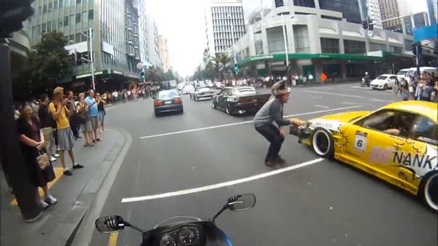 Mad Mike 26b RX7 driving on the street смотреть онлайн