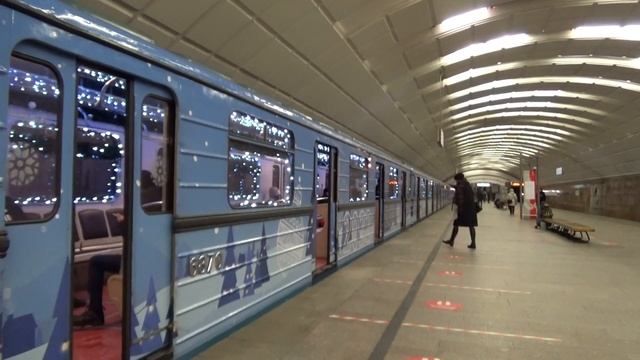 Новогодний Еж3 2022 на станции Сходненская смотреть онлайн