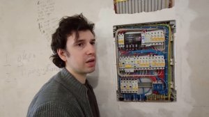 Зачем нужен контактор для реле напряжения? распредблок iek? Счётчик от застройщика?