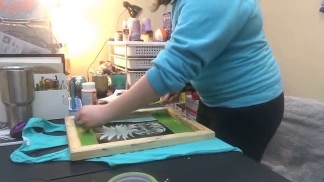 How to Screen Print with 651 Vinyl | Easy Cricut Craft смотреть онлайн