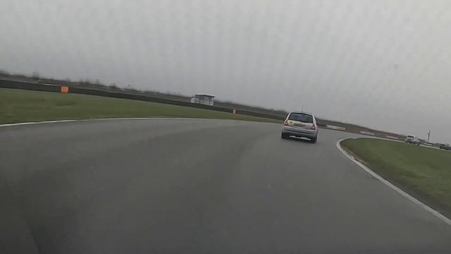 Clio 172 on track at Snetterton. Can you buy a better starter track day car? смотреть онлайн