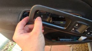 Снятие водительской дверной карты Skoda Octavia A5